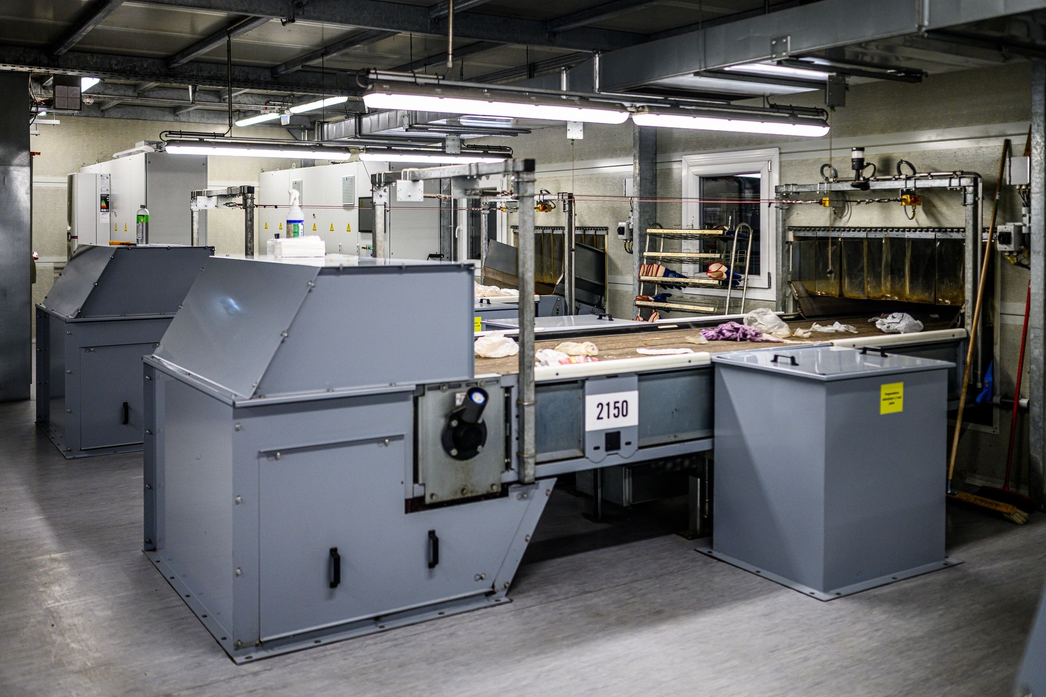 Industrial manufacturing facility supporting machinery maintenance operations