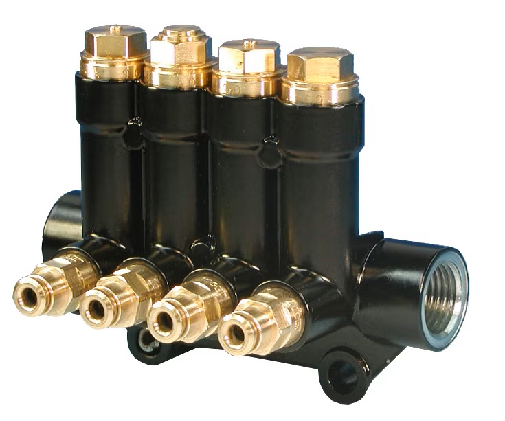 VKSO4 black manifold valve assembly with brass fittings